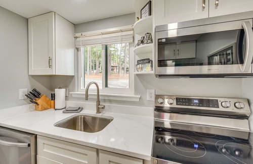 Pinehurst Apartment | Pinehurst Lake Condo: Water View & Community Perks