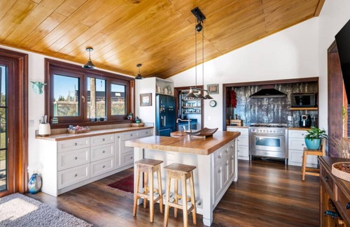 Albert Town House | Pinerock Hosted by NZSIR Luxury Rental Homes