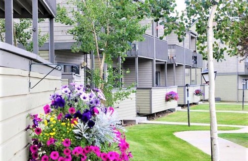 Fraser Hotel | Pines at Meadow Ridge