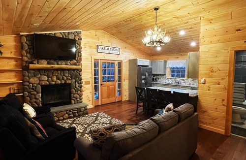 West Oneonta Cabin | Pines Luxury Log Cabin Lakefront Kayaks & Hot Tub