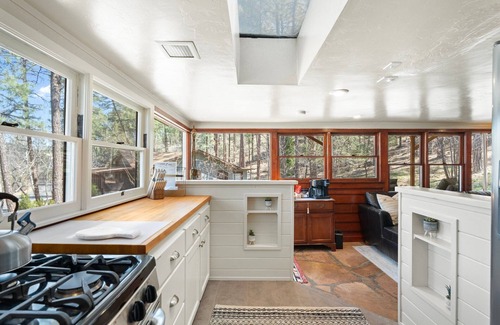 Mountain Club Cabin | Pines near Courthouse/3 King Bedrooms/fully fenced yard