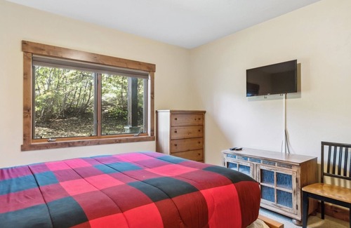Whitefish Condo | Pines Unit 120 - Condo at The Pines! Has a Parking Garage, Elevator, & More!