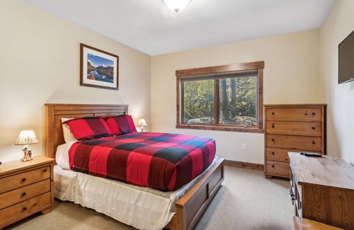Whitefish Condo | Pines Unit 120 - Condo at The Pines! Has a Parking Garage, Elevator, & More!