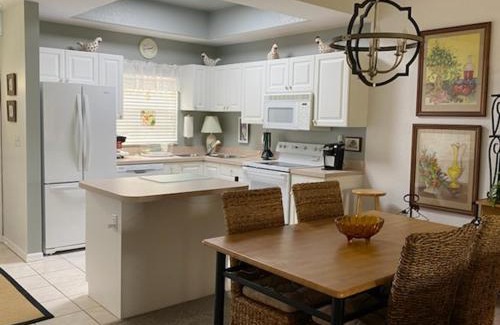 Vamo House | Pinestone Condo On Palmer Ranch