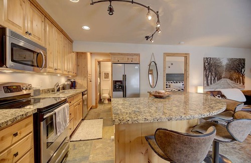 Park City Apartment | Pinetree Retreat - Hot Tub, Heated Pool & Sauna - 6 Min Walk to Dining & Lift