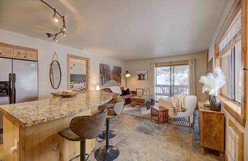 Park City Apartment | Pinetree Retreat - Hot Tub, Heated Pool & Sauna - 6 Min Walk to Dining & Lift