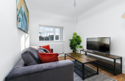Iver Apartment | Pinewood Studios, Iver Slough Heathrow 1 & 2 Bedroom Apartments with Parking by Arista Living