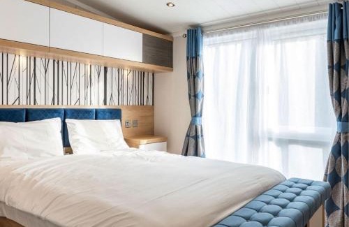 Wells-next-the-Sea Cabin | Pinewoods Saltmarsh Lodge no.3 sleeps 7 – no dogs