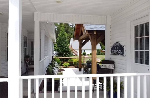 Jacksonville House | Piney Green Jacksonville NC Camp Lejeune Gated Outdoor fireplace Gameroom