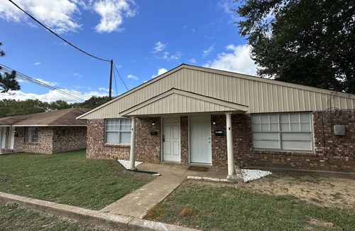 Texarkana Apartment | Piney Woods 8 - King Bed