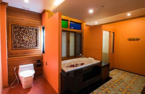 Old City Hotel | Pingviman Hotel