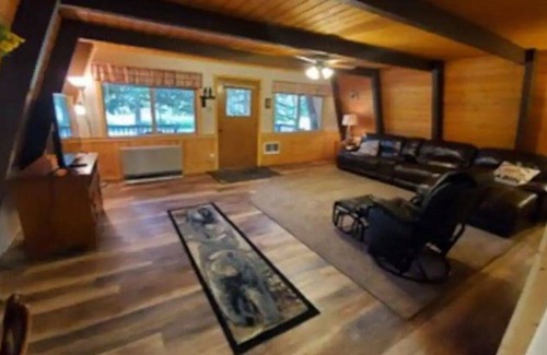 Island Park Cabin | Pinion Pines Cabin Yellowstone
