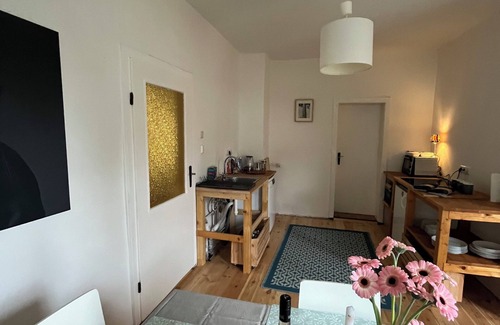 Schlieben Apartment | Pink black