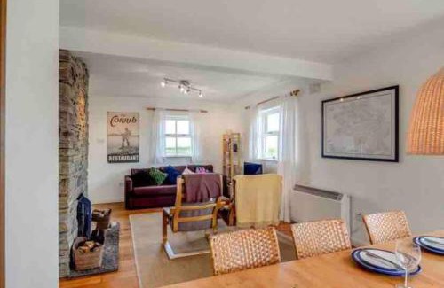 Ballyconneely House | Pink Cottage