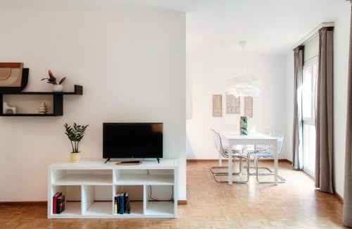 Chiasso Apartment | Pink Flat 2 by Quokka 360 - At the border of Switzerland
