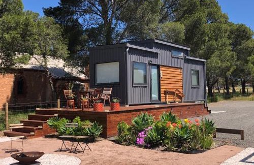 Cameron Bed & Breakfast | Pink Lake Tiny House - 'Peony'