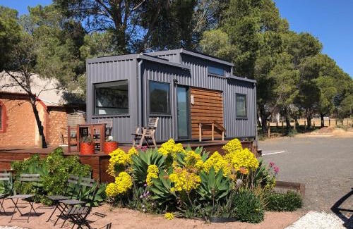Cameron Bed & Breakfast | Pink Lake Tiny House - 'Peony'