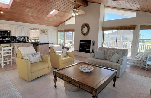 Port Bolivar House | PINK PELICAN - 2 bedroom, Gulf view, fenced yard, super cute classic!
