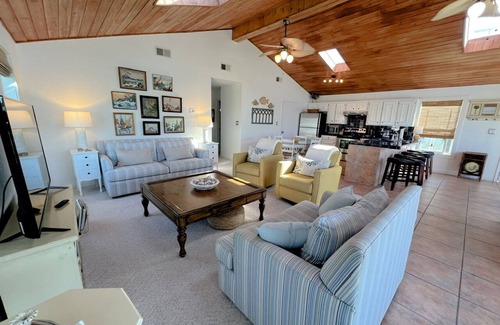 Port Bolivar House | PINK PELICAN - 2 bedroom, Gulf view, fenced yard, super cute classic!