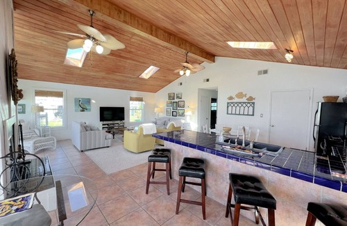 Port Bolivar House | PINK PELICAN - 2 bedroom, Gulf view, fenced yard, super cute classic!