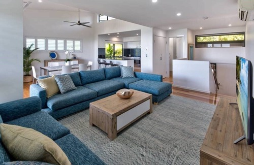 Hamilton Island Apartment | Pinnacle 4, Seaview Apartment on Hamilton Island