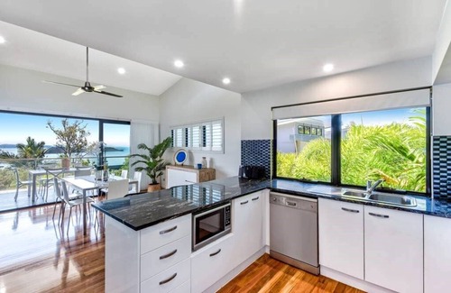 Hamilton Island Apartment | Pinnacle 4, Seaview Apartment on Hamilton Island
