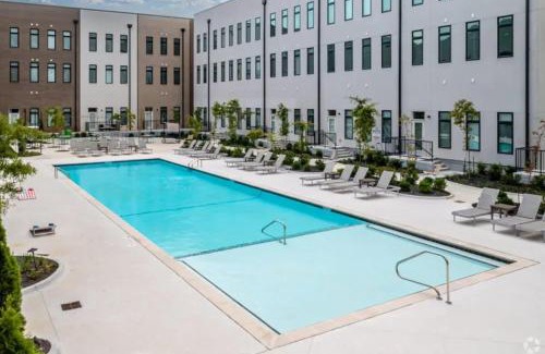 Rogers Apartment | Pinnacle Heights 1Bdrm 2nd flr Near Walmart Amp Pool Fitness Center Yoga Studio Dog Spa