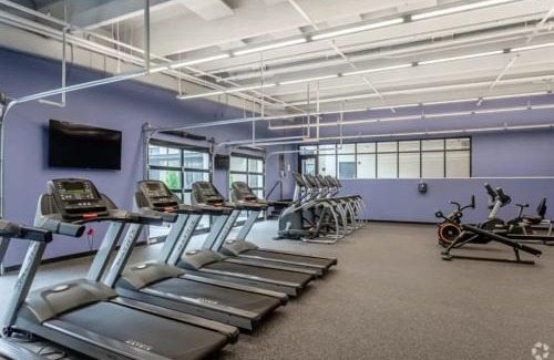 Rogers Apartment | Pinnacle Heights 1Bdrm 2nd flr Near Walmart Amp Pool Fitness Center Yoga Studio Dog Spa