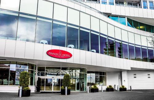Lower Lonsdale Hotel | Pinnacle Hotel at the Pier