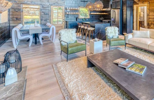 Epworth House | Pinnacle Place - The Height of Mountain Living