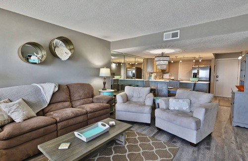 Sunnyside Condo | Pinnacle Port Beautiful C-3 5th floor 2BR 2BA unit newly renovated!