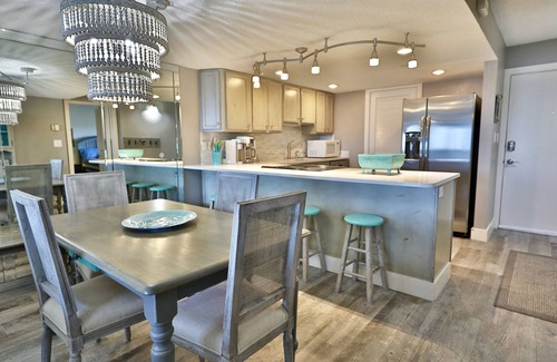 Sunnyside Condo | Pinnacle Port Beautiful C-3 5th floor 2BR 2BA unit newly renovated!