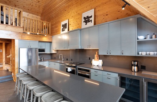 Upper Village House | Pinnacle Ridge 34 - Ski in Ski out, Private Hot Tub, Recently Renovated, Gas Fireplace