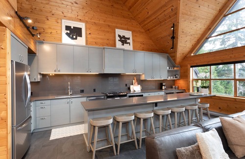 Upper Village House | Pinnacle Ridge 34 - Ski in Ski out, Private Hot Tub, Recently Renovated, Gas Fireplace