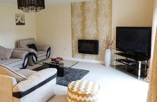 Cowling House | Pinnacle View