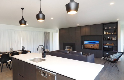 Martinborough Cottage | Pinot Longbox - Martinborough Holiday Home