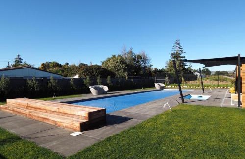 Martinborough House | Pinot Longbox - Martinborough Holiday Home