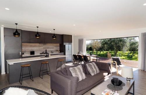 Martinborough House | Pinot Longbox - Martinborough Holiday Home