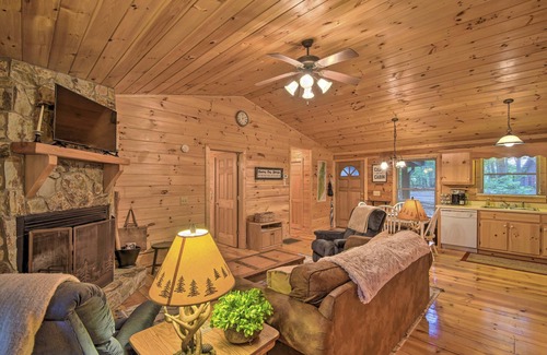 Blue Ridge Cabin | 'Pinot & Pine' Chic Log Cabin ~ 5 Mi to Blue Ridge