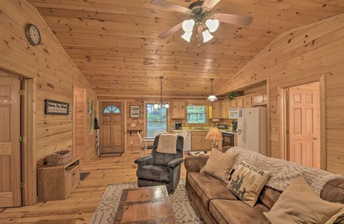Blue Ridge Cabin | 'Pinot & Pine' Chic Log Cabin ~ 5 Mi to Blue Ridge