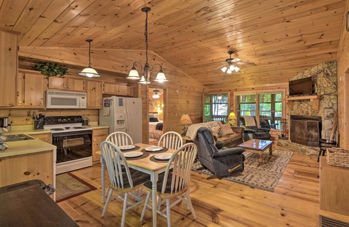 Blue Ridge Cabin | 'Pinot & Pine' Chic Log Cabin ~ 5 Mi to Blue Ridge