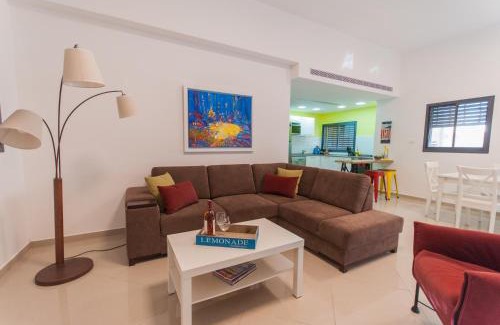 Tel Aviv City Center Apartment | Pinsker 46