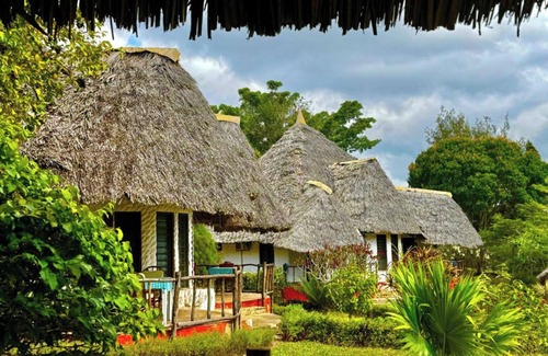 Galu Hotel | Pintadera Beach Lodge