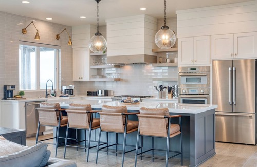 Powell Butte House | Pioneer by AvantStay | Fire Pit + Hot Tub | Inside The Brasada Ranch Community