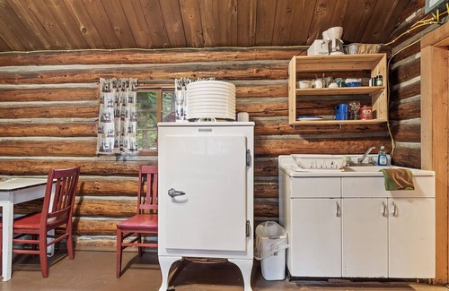 Cheyenne Crossing Cabin | Pioneer Cabin By Spearfish Creek