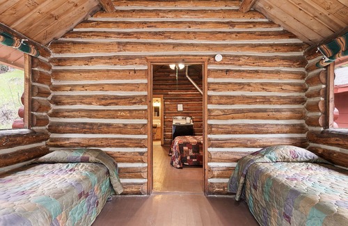 Cheyenne Crossing Cabin | Pioneer Cabin By Spearfish Creek