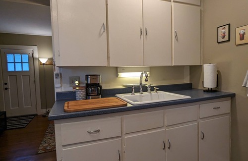 Oneonta House | Pioneer Cottage Pristine 1 bedroom home, 5 minutes to All Star, private patio