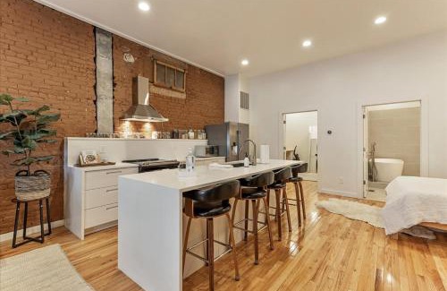 Hurricane Apartment | Pioneer Park Splash Pad Close & Pet Friendly
