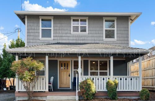 Historic Downtown District House | Pioneer Vacation Rentals - Pioneer Craftsman House