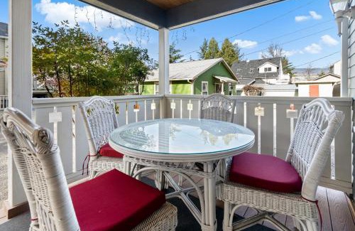 Historic Downtown District House | Pioneer Vacation Rentals - Pioneer Craftsman House
